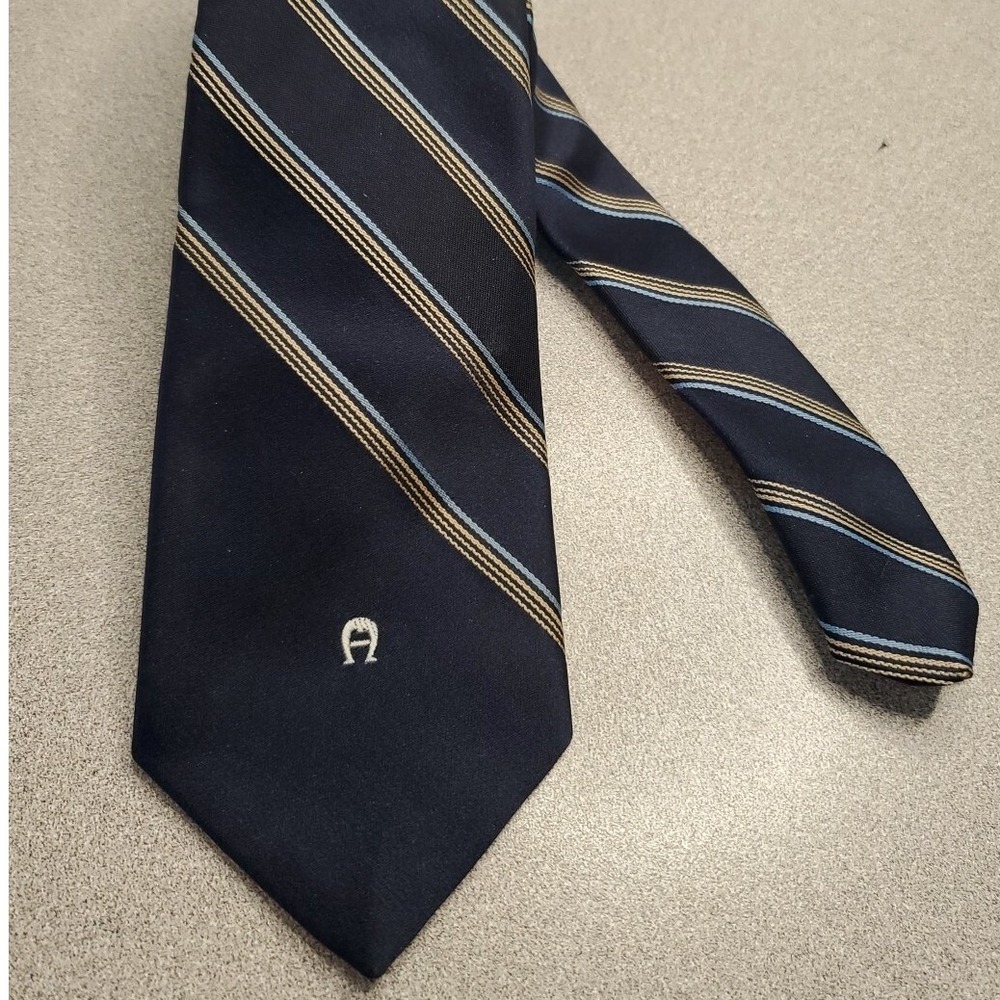 Etienne Aigner Silk Necktie Mens OS Striped Horseshoe Logo Designer Navy Blue